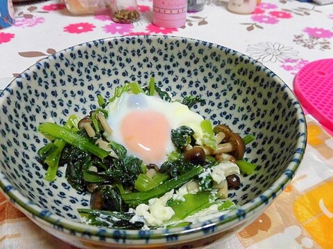 小松菜と、シメジの巣ごもり卵